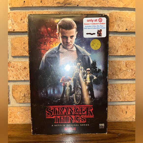 NIB Stranger Things Blue Ray & DVD Season 1 with Poster - Picture 1 of 3